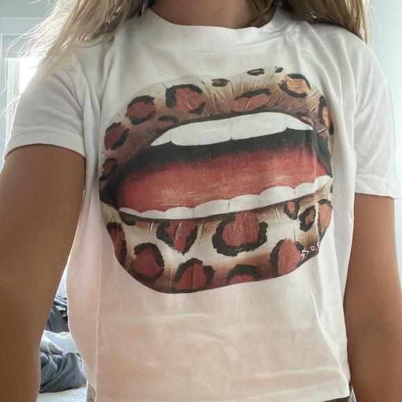 shonna drew leopard lip tee - Picture 3 of 3